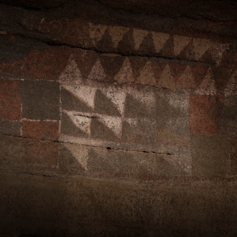 Motivos decorativos triangulares encontrados en la Cueva Pintada de Gáldar.